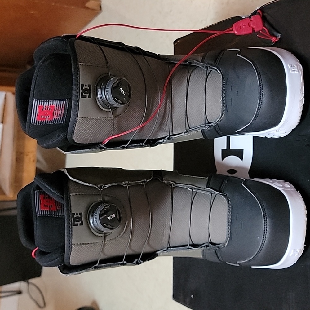 DC Scout Snowboard boots, mens 8